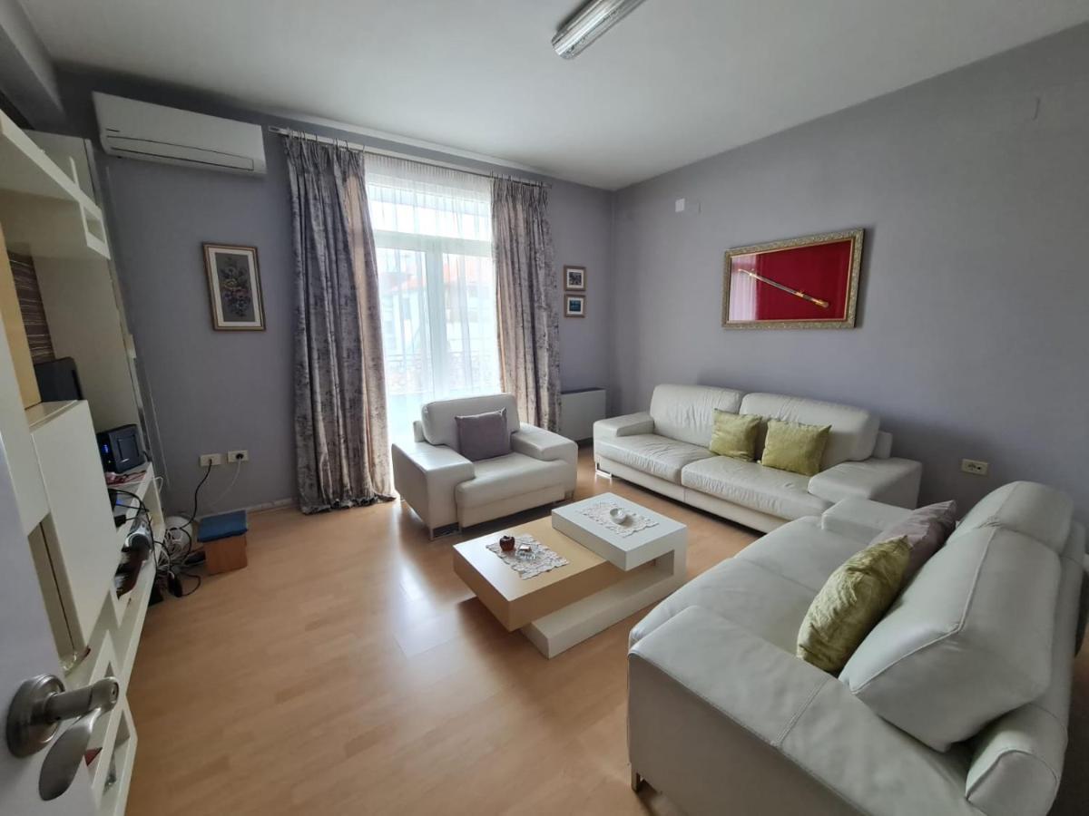 Et Apartaments Tirana Buitenkant foto