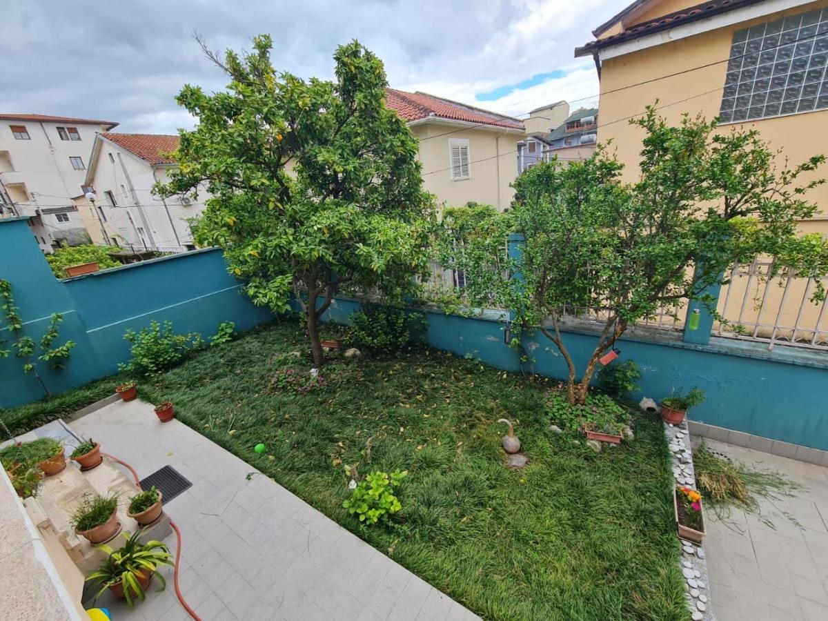 Et Apartaments Tirana Buitenkant foto